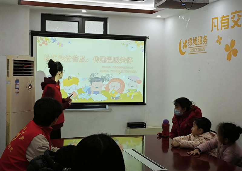 體育科學(xué)學(xué)院學(xué)院寒假社會(huì)實(shí)踐——“青衿之志 實(shí)踐篤行”實(shí)踐隊(duì)社區(qū)法制普及，傳遞